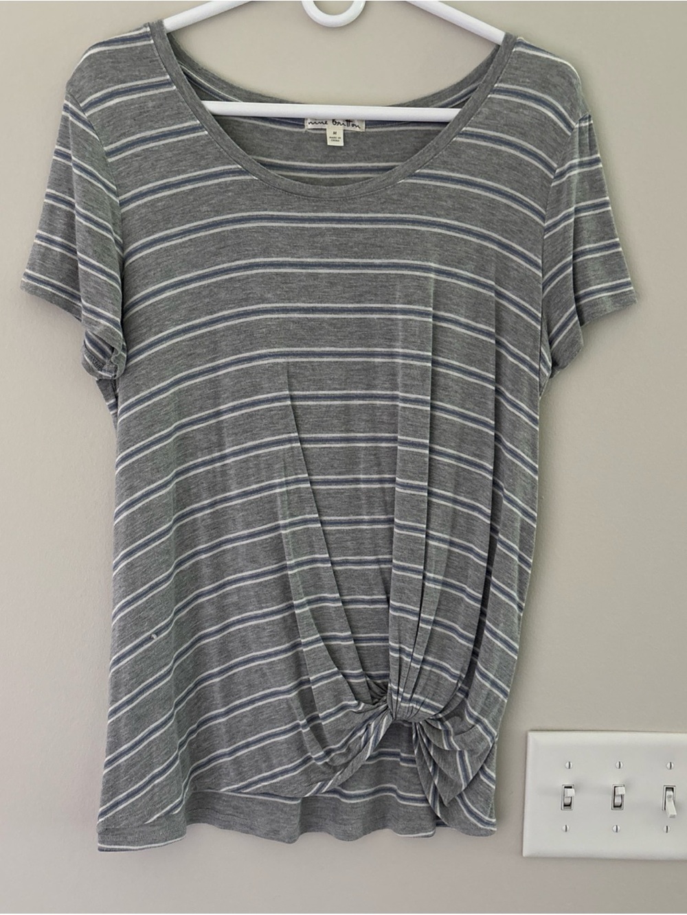 nine britton Gray & White Striped Short-Sleeve Knot Front Tee